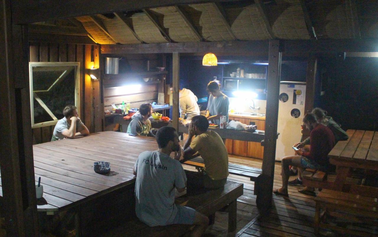 Mar De Fondo Hostel Punta Del Diablo Exteriör bild